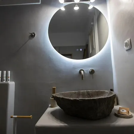 Stonehill Apartment *